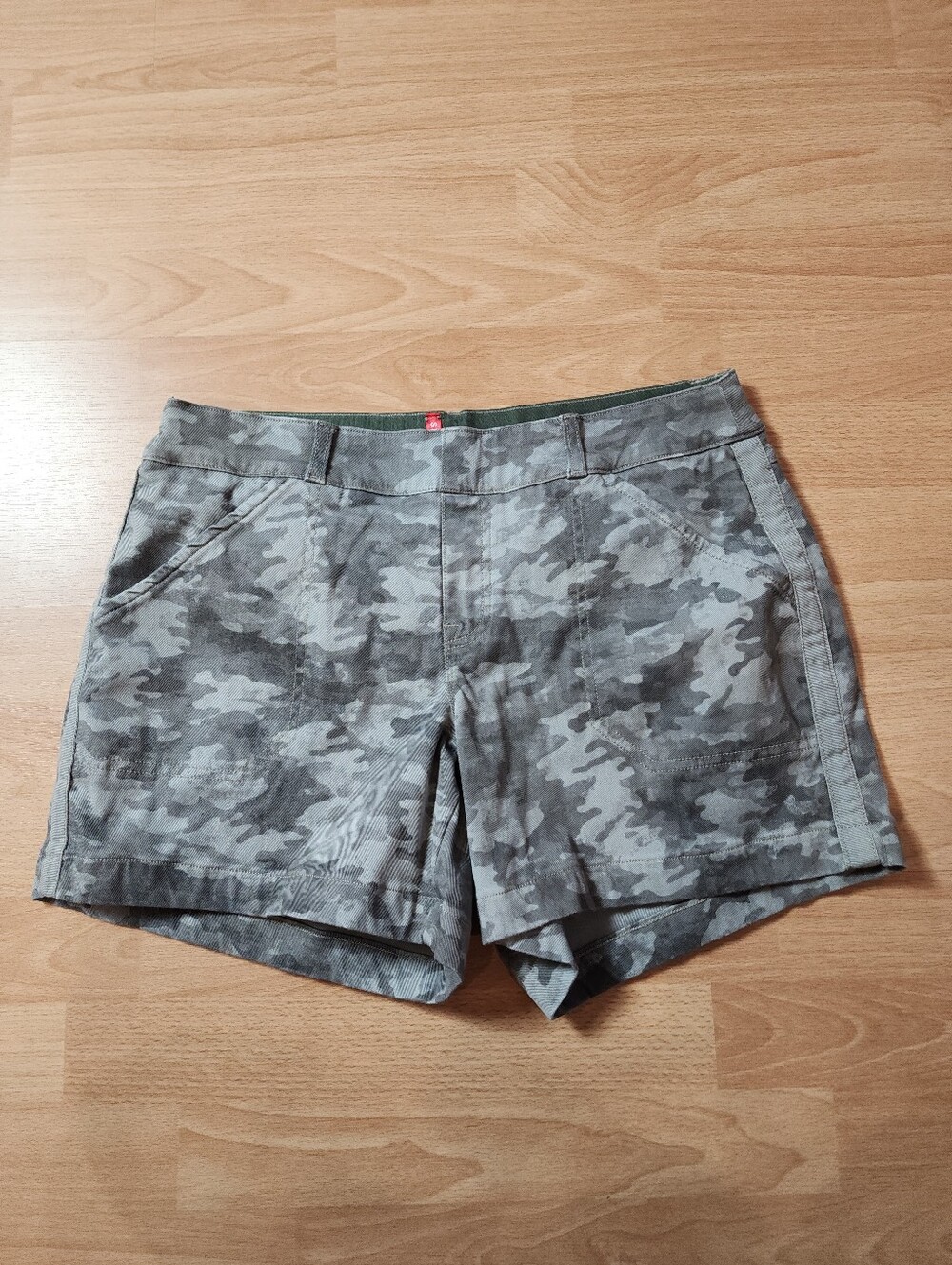Spanx 5" Stretch Twill Pull On Shorts Women's Size Large Stone Wash Camo